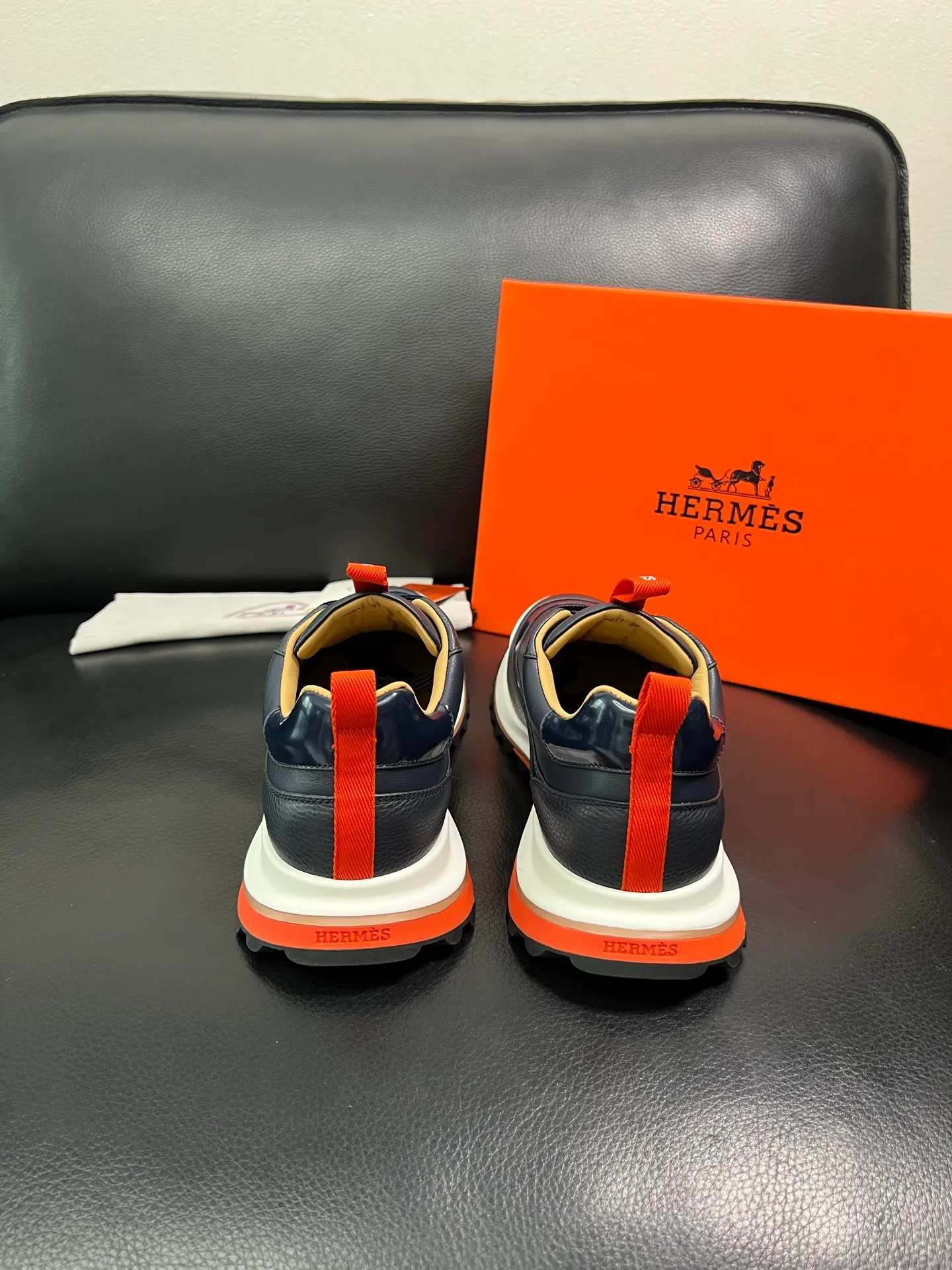 Men's shoes 💰800 Hermes top purchasing Hermes counters are on sale simultaneously with original factory configuration, original cowhide fabrics imported from Italy, high-quality splicing technology, fully imported water-dyed cowhide linings, soles: original soles specially provided by the factory are super comfortable, the original factory follows the order and high quality, you can enter and exit the counter at will, welcome to compare at the counter, code number 39-44 (customized 38 45) 85863